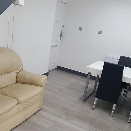 Homestay In Birmingham Sleeps 8 - Free Parking & Wifi Екстериор снимка