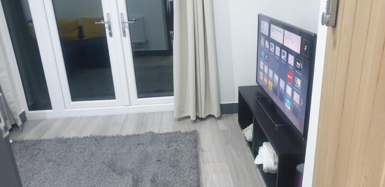 Homestay In Birmingham Sleeps 8 - Free Parking & Wifi Екстериор снимка