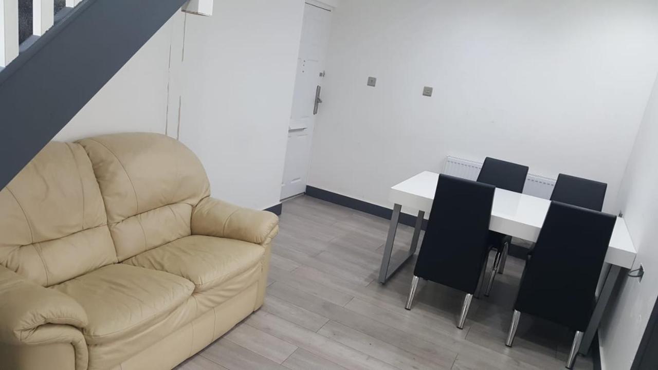 Homestay In Birmingham Sleeps 8 - Free Parking & Wifi Екстериор снимка