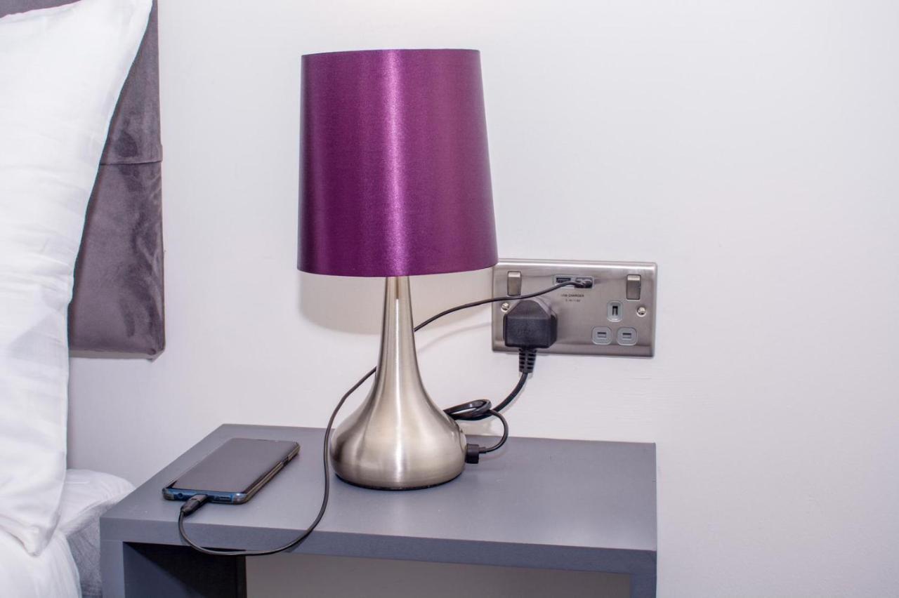 Homestay In Birmingham Sleeps 8 - Free Parking & Wifi Екстериор снимка